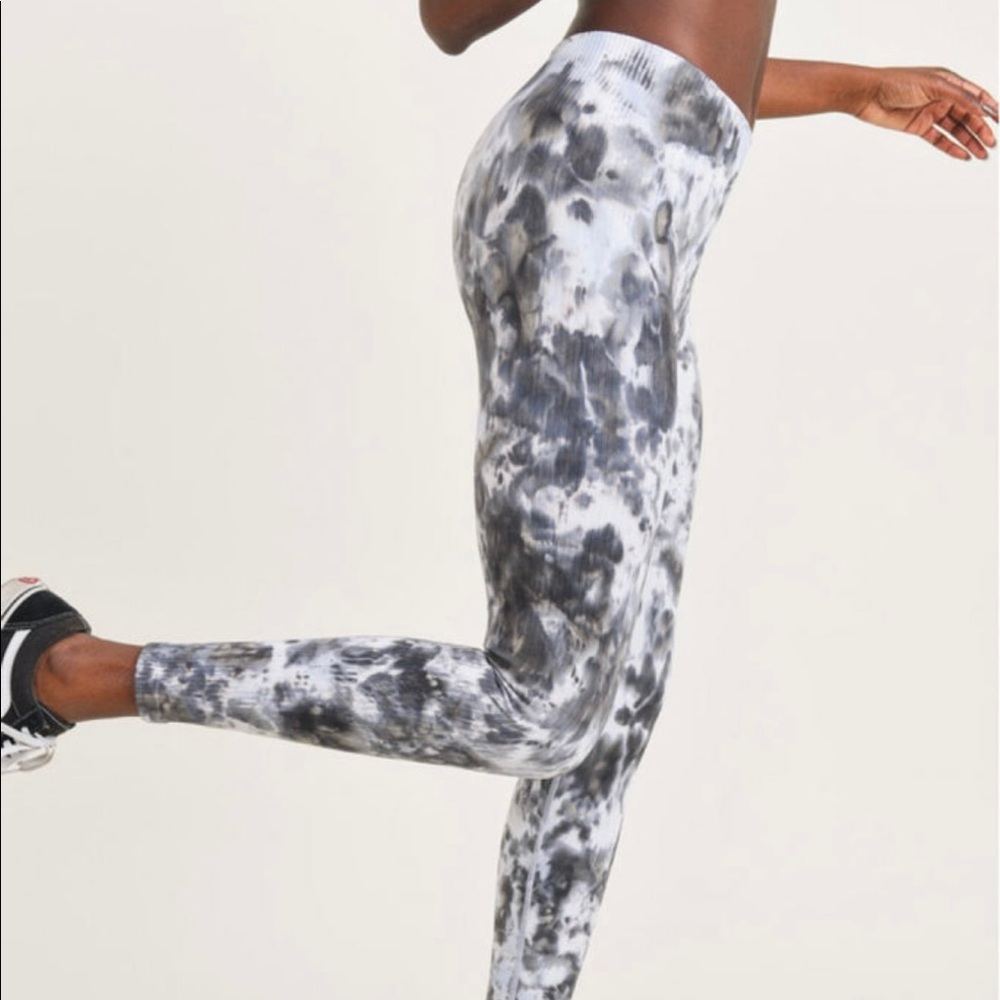 NWOT Waterdrop Printed Leggings
